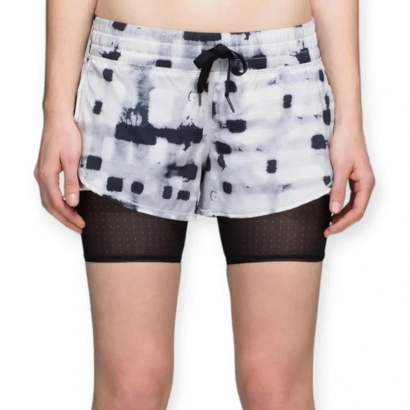 Lululemon Hot To Street Shorts with Mesh Under Layer BlacK White Ghost Weave 6 - Picture 1 of 16